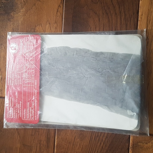 Vanity Fair Eaton Satiny Control Top Ultra Sheer Pantyhose Chrome Size Medium - Picture 6 of 6